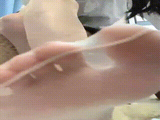 阿月 第一视角红绿灯辱骂 丝足脚底诱惑 — 视频_16472977511599652~1